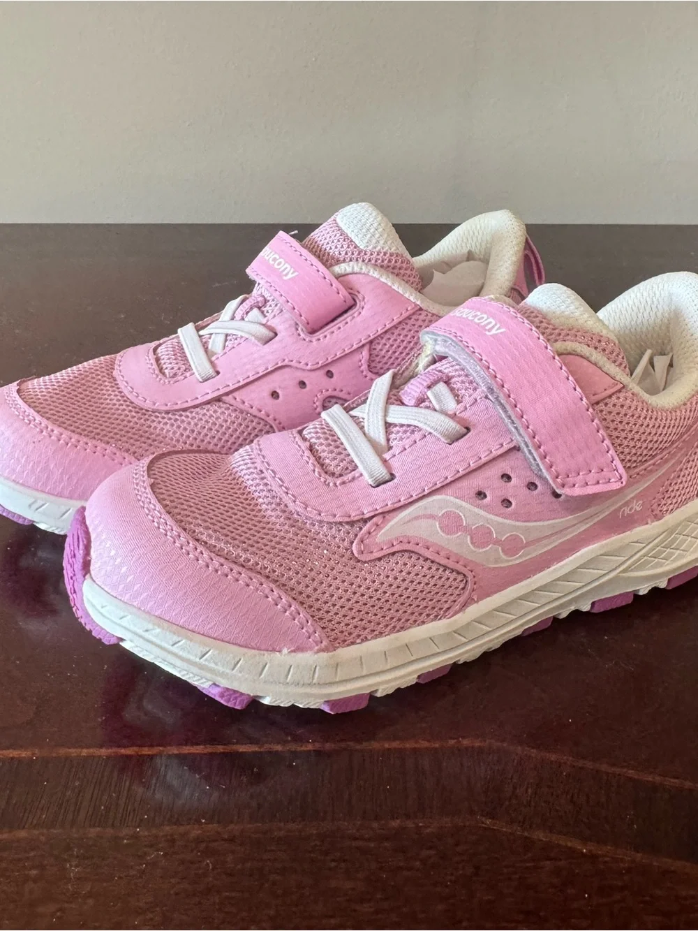 Saucony Ride 10 Jr. Pink Girl’s Sneakers Size 11 NWOB